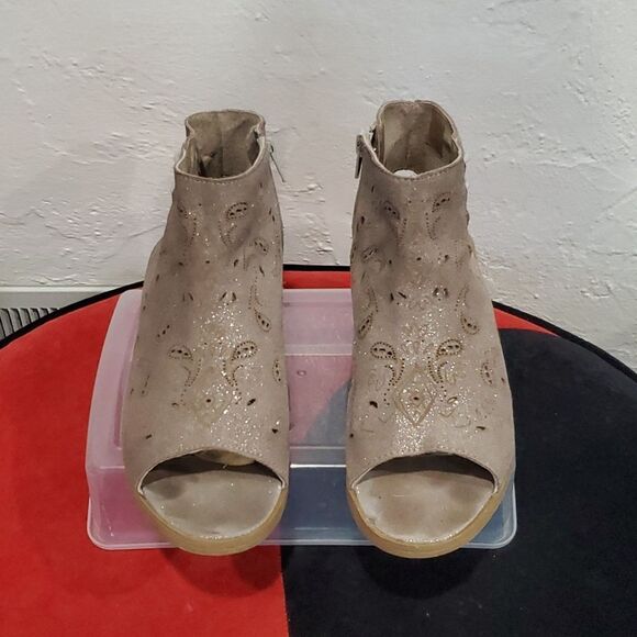 Cool Way Laser Cut Leather Sandals Made in Spain Size 9 - Picture 2 of 13